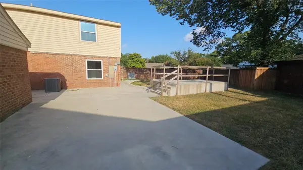 833 James Street, Azle, TX 76020