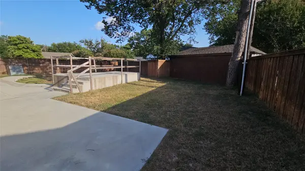 833 James Street, Azle, TX 76020