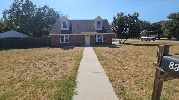 833 James Street, Azle, TX 76020