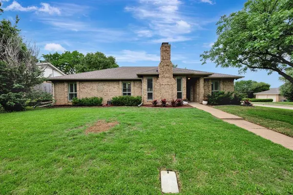 2011 Silver Creek Drive, Euless, TX 76040