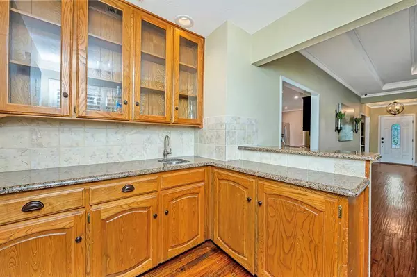 2011 Silver Creek Drive, Euless, TX 76040