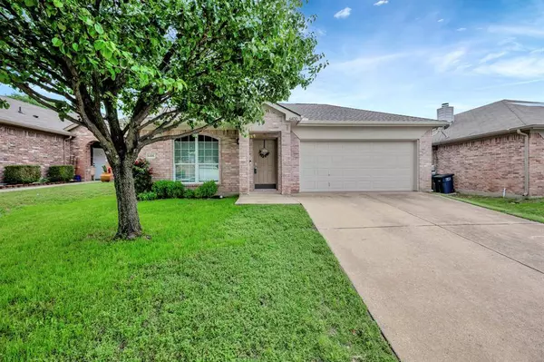 6400 Bay Lake Drive, Fort Worth, TX 76179