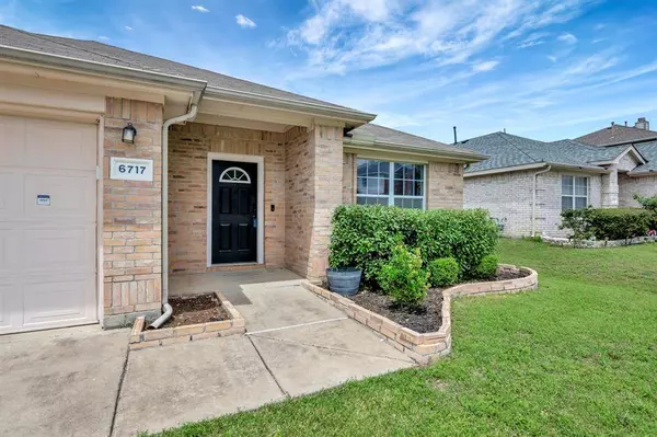 6717 Red Rock Trail, Watauga, TX 76137