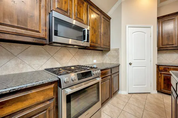 6009 Warmouth Drive, Fort Worth, TX 76179