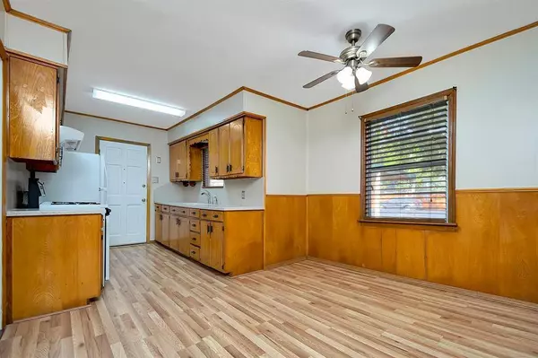 921 S College Street, Waxahachie, TX 75165