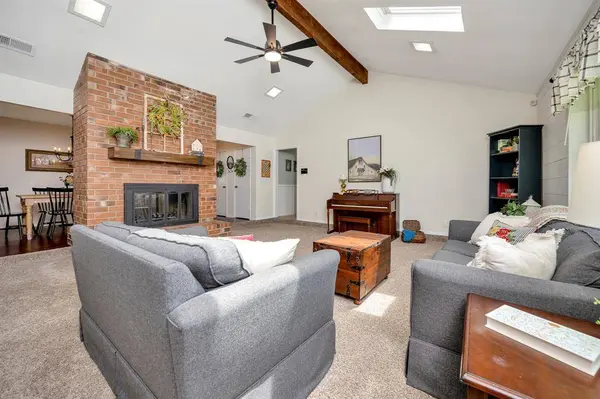 10105 Locksley Drive, Benbrook, TX 76126