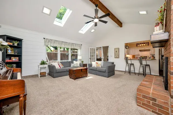 10105 Locksley Drive, Benbrook, TX 76126