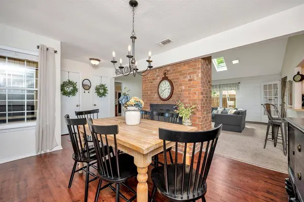 10105 Locksley Drive, Benbrook, TX 76126