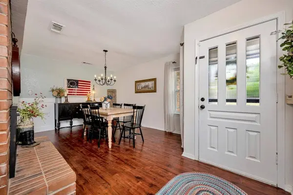 10105 Locksley Drive, Benbrook, TX 76126