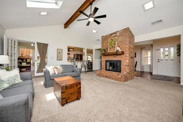 10105 Locksley Drive, Benbrook, TX 76126