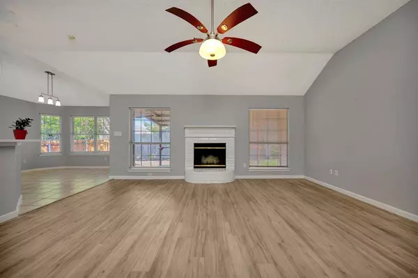 3717 Broken Pine Trail, Fort Worth, TX 76137