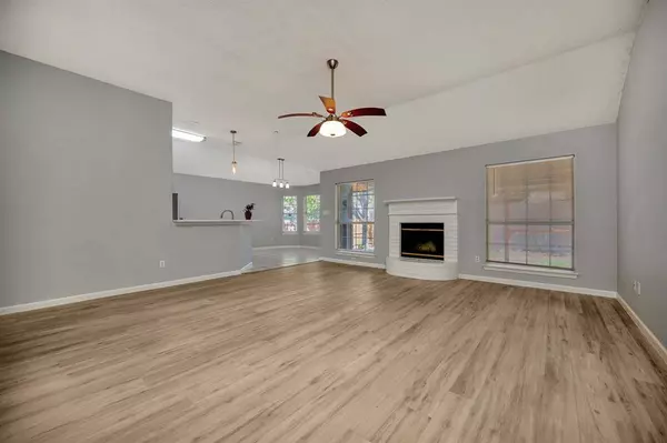 3717 Broken Pine Trail, Fort Worth, TX 76137