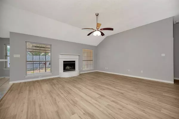 3717 Broken Pine Trail, Fort Worth, TX 76137