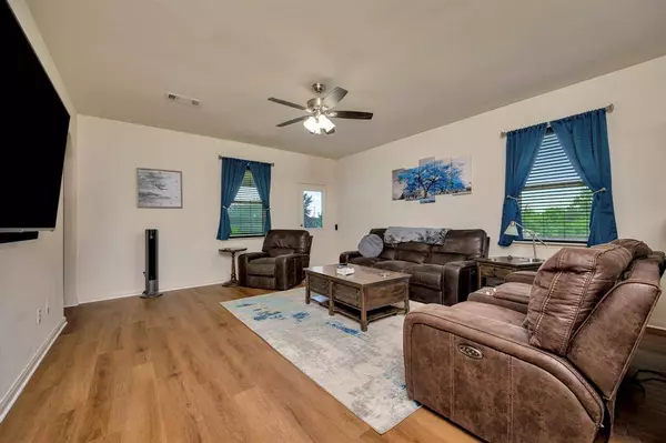 5921 Obsidian Creek Drive, Fort Worth, TX 76179