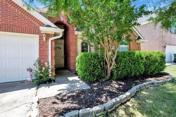 5048 Roundtree Court, Haltom City, TX 76137