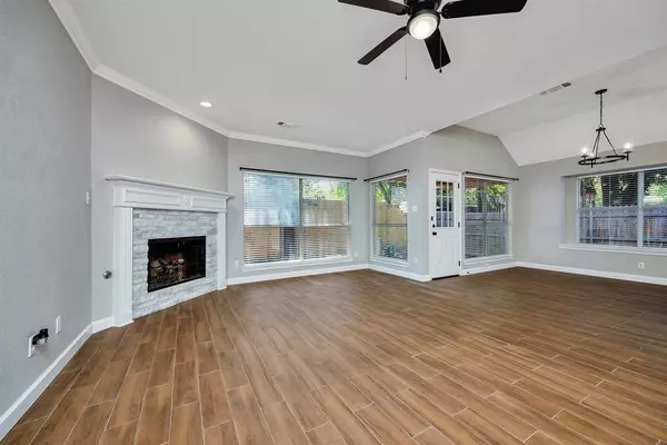 5048 Roundtree Court, Haltom City, TX 76137