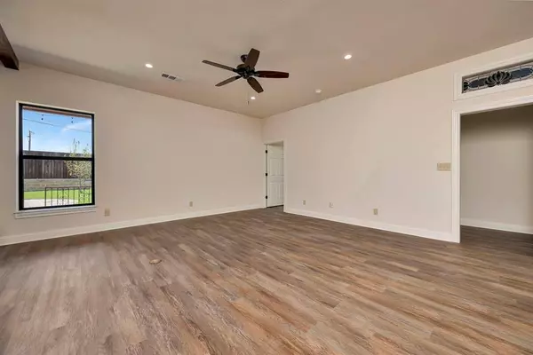 2312 Royce Drive, Arlington, TX 76016