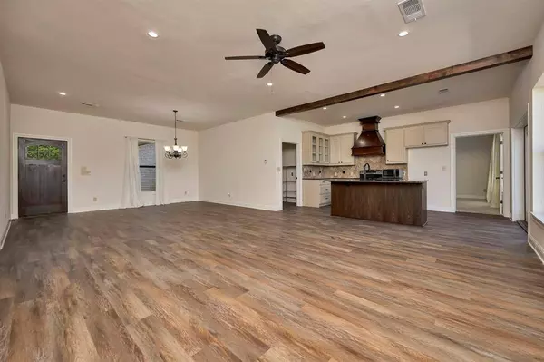 2312 Royce Drive, Arlington, TX 76016