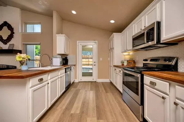 7912 Waterside Trail, Fort Worth, TX 76137