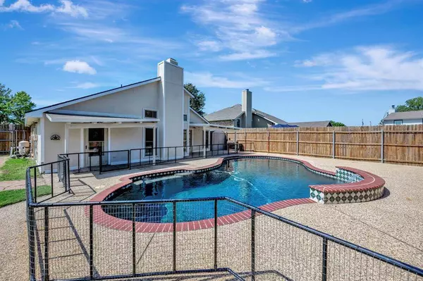 7912 Waterside Trail, Fort Worth, TX 76137