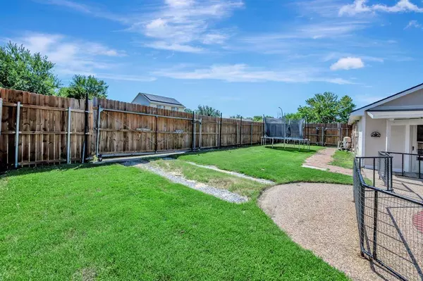 7912 Waterside Trail, Fort Worth, TX 76137