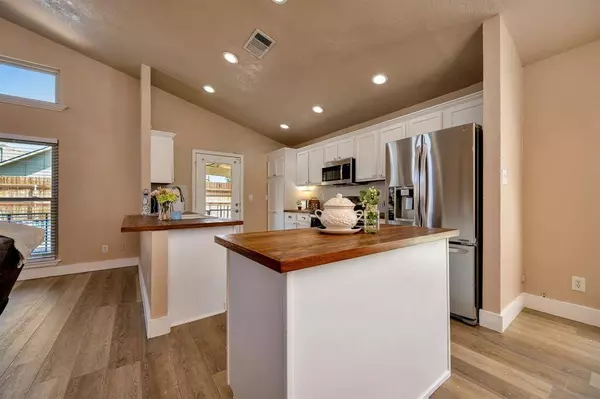 7912 Waterside Trail, Fort Worth, TX 76137