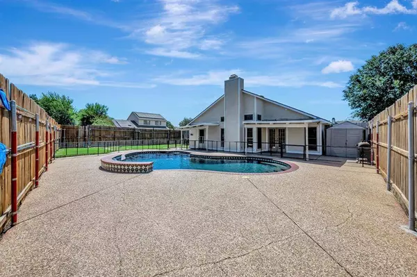 7912 Waterside Trail, Fort Worth, TX 76137