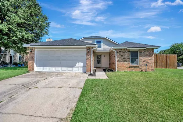 7912 Waterside Trail, Fort Worth, TX 76137