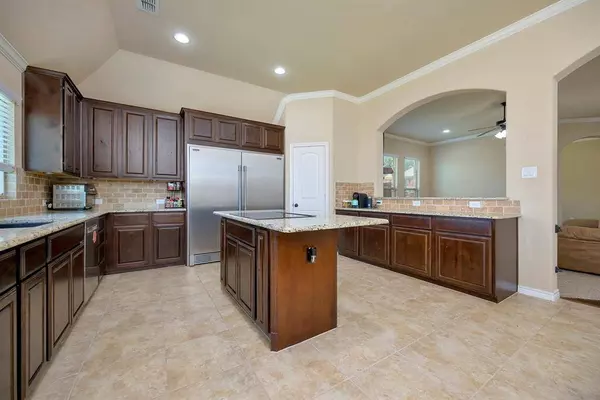 417 Mcfaddin Lane, Fort Worth, TX 76108