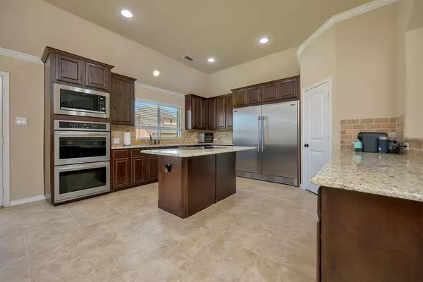 417 Mcfaddin Lane, Fort Worth, TX 76108