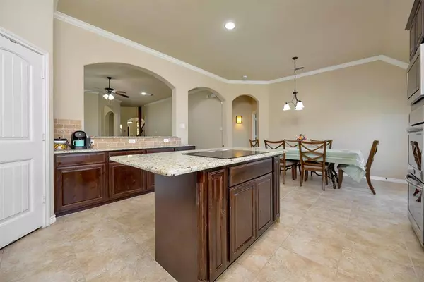 417 Mcfaddin Lane, Fort Worth, TX 76108