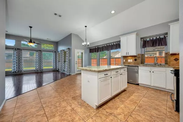 313 Owen Oaks Drive, Lake Dallas, TX 75065