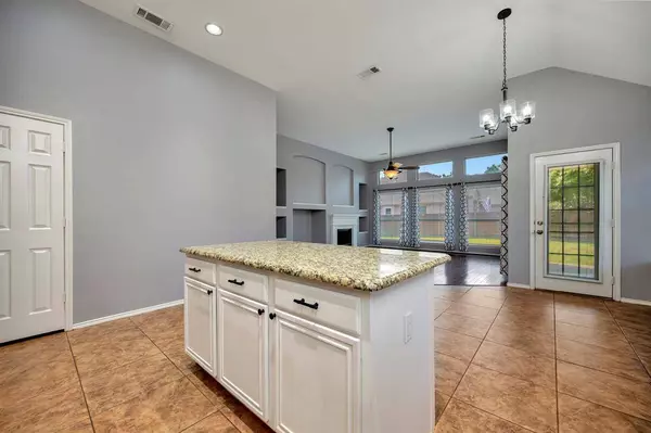 313 Owen Oaks Drive, Lake Dallas, TX 75065