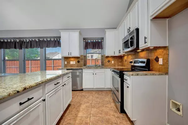 313 Owen Oaks Drive, Lake Dallas, TX 75065