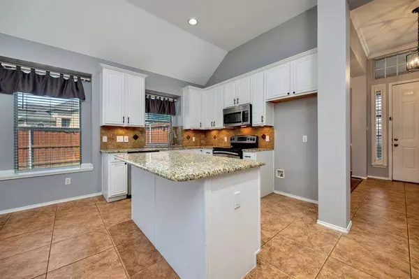 313 Owen Oaks Drive, Lake Dallas, TX 75065