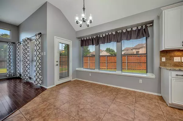 313 Owen Oaks Drive, Lake Dallas, TX 75065