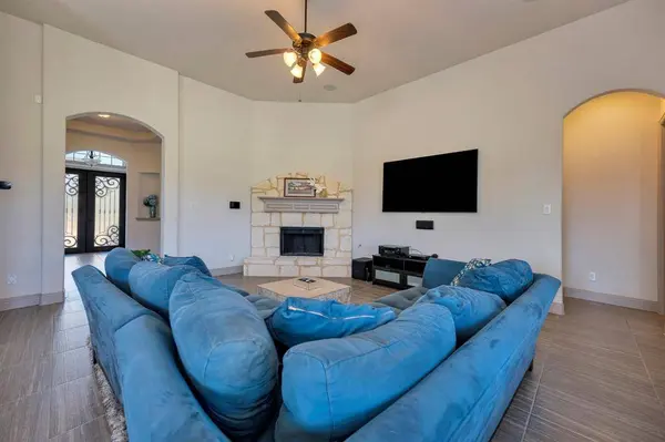 7244 Laguna, Grand Prairie, TX 75054