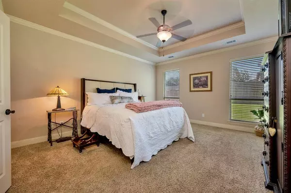 129 Mckinley Drive, Burleson, TX 76028