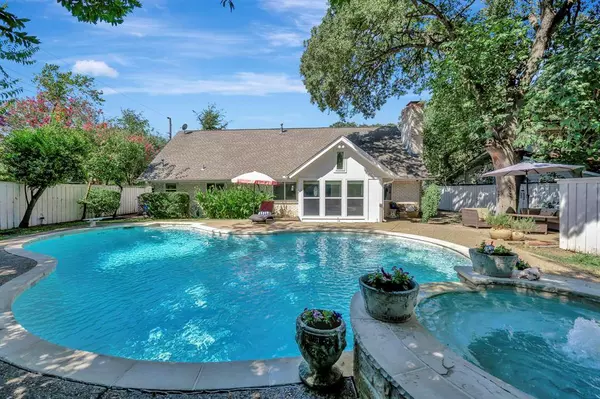 815 Waggoner Drive, Arlington, TX 76013