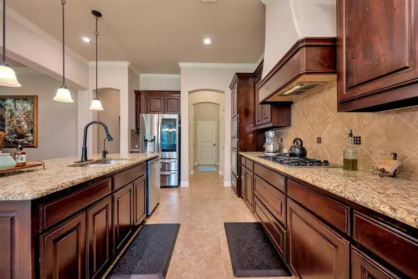 129 Mckinley Drive, Burleson, TX 76028