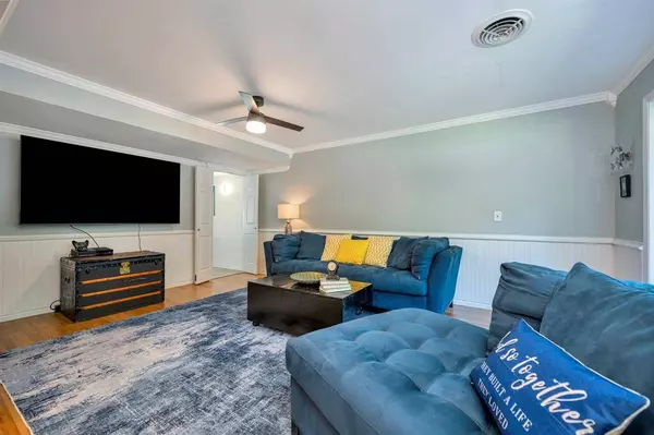 815 Waggoner Drive, Arlington, TX 76013