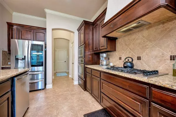 129 Mckinley Drive, Burleson, TX 76028