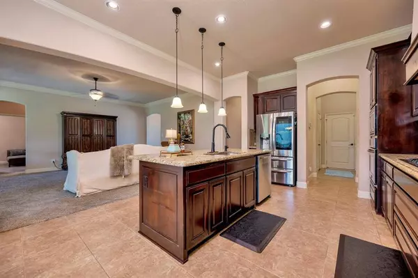 129 Mckinley Drive, Burleson, TX 76028