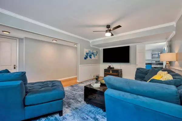 815 Waggoner Drive, Arlington, TX 76013