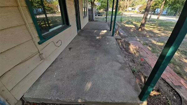 7213 Pawnee Trail, Lake Worth, TX 76135