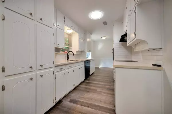 6437 Route 66, Watauga, TX 76148