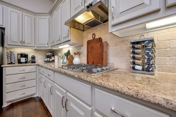 1212 Blue Lake Boulevard, Arlington, TX 76005