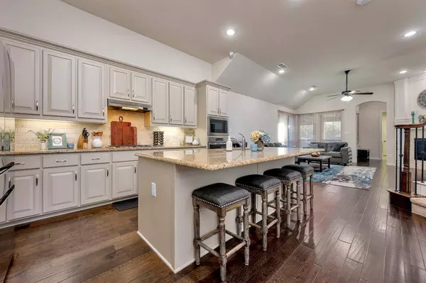 1212 Blue Lake Boulevard, Arlington, TX 76005