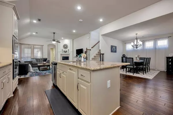 1212 Blue Lake Boulevard, Arlington, TX 76005