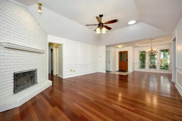 3409 Crescent Court, Bedford, TX 76021